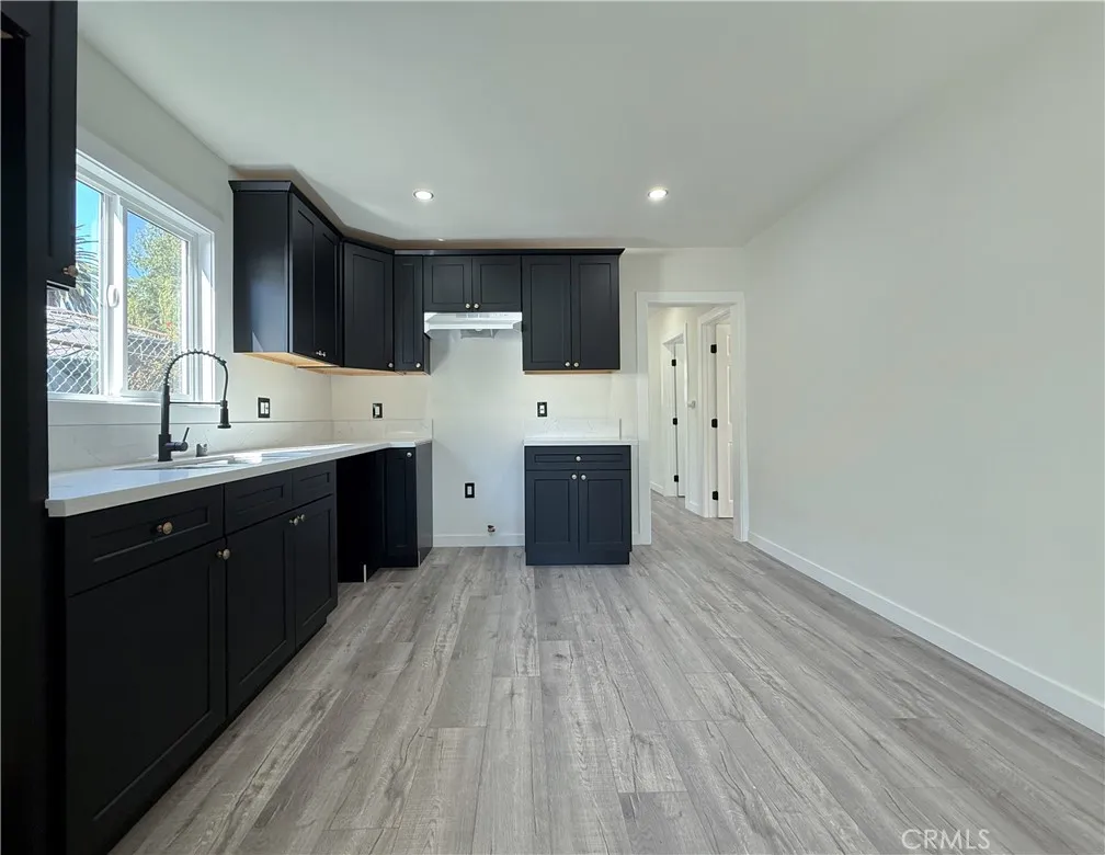 923 E 98th Street, Los Angeles, California 90002 home-pic-6